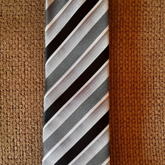 🆕️Men's Bergamo New York Hand Made Neck Tie - Picture 2 of 4